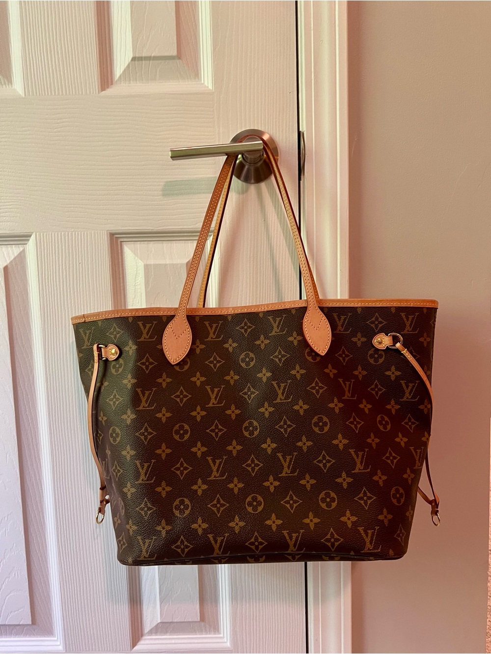 LOUIS VUITTON Neverfull MM Tote Bag Purse Monogram MSRP $2,170 Cherry Interior - Picture 3 of 17